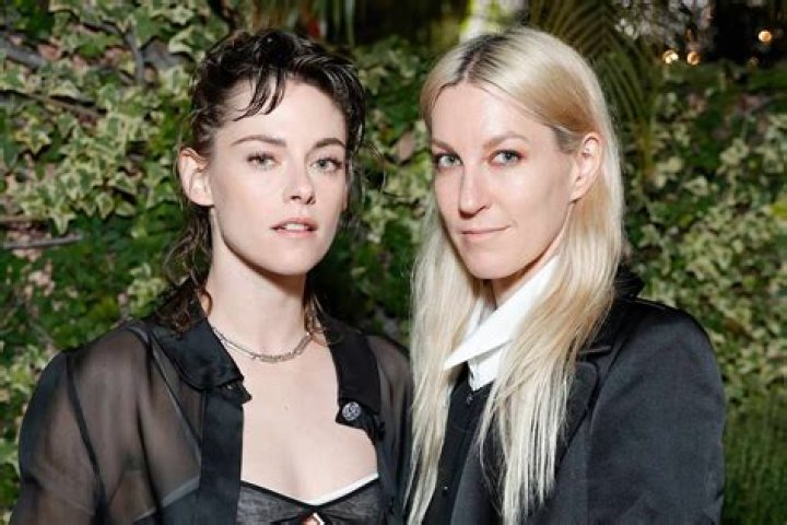 Are Stella Maxwell And Kristen Stewart Over? Actress Grabs A Smoothie With New Woman In LA