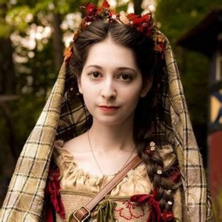 Bernadette Banner Age | Wiki, Net worth, Bio, Height, Boyfriend?