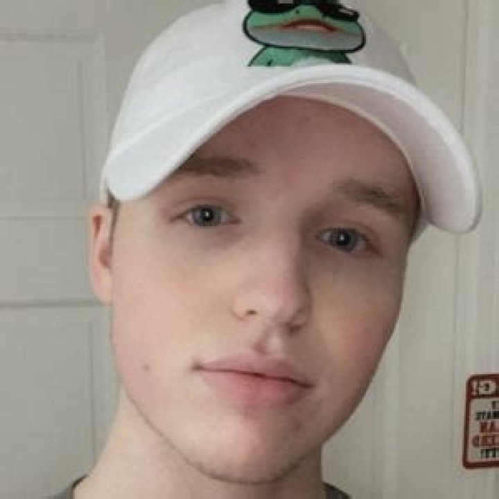 BoomerNA (Twitch Star) - Age, Birthday, Bio, Facts, Family, Net Worth, Height & More