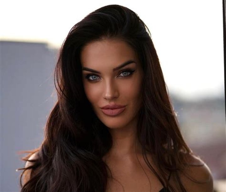 Dasha Dereviankina (Model) - Age, Birthday, Bio, Facts, Family, Net Worth, Height & More