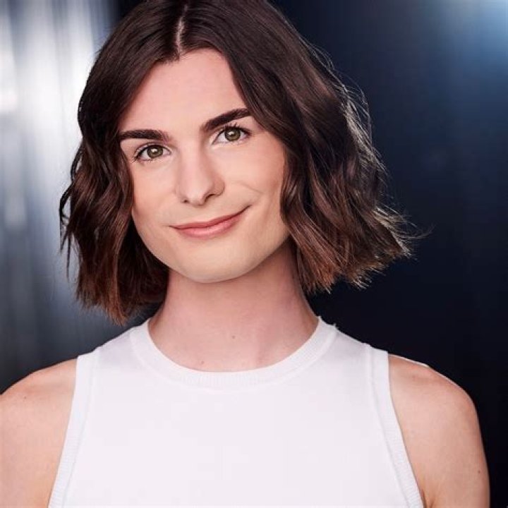Dylan Mulvaney (Movie Actress) - Age, Birthday, Bio, Facts, Family, Net Worth, Height & More