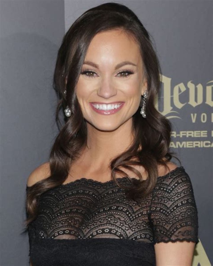 Emily Calandrelli biografía, edad, altura, esposa, net worth, familia