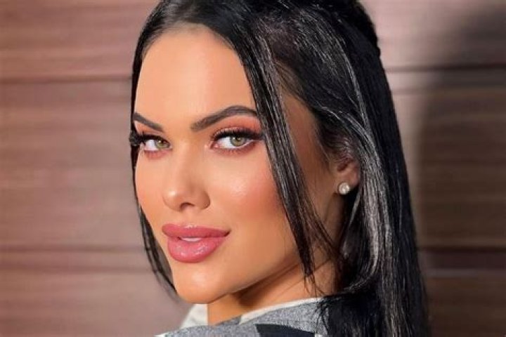 Emily Garcia (Modelo) - Idade, aniversário, biografia, fatos, família, patrimônio líquido, altura e muito mais