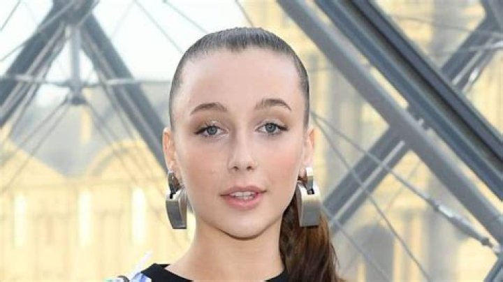 Emma Chamberlain Biography, Age, Height, Husband, Net Worth, Family