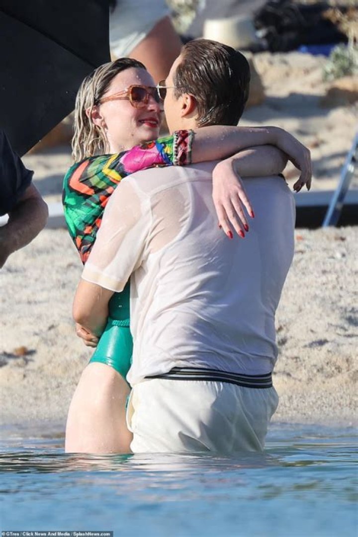 Emma Stone Chose To Be Topless For The First Time On Camera: ‘This Makes Sense To Me’