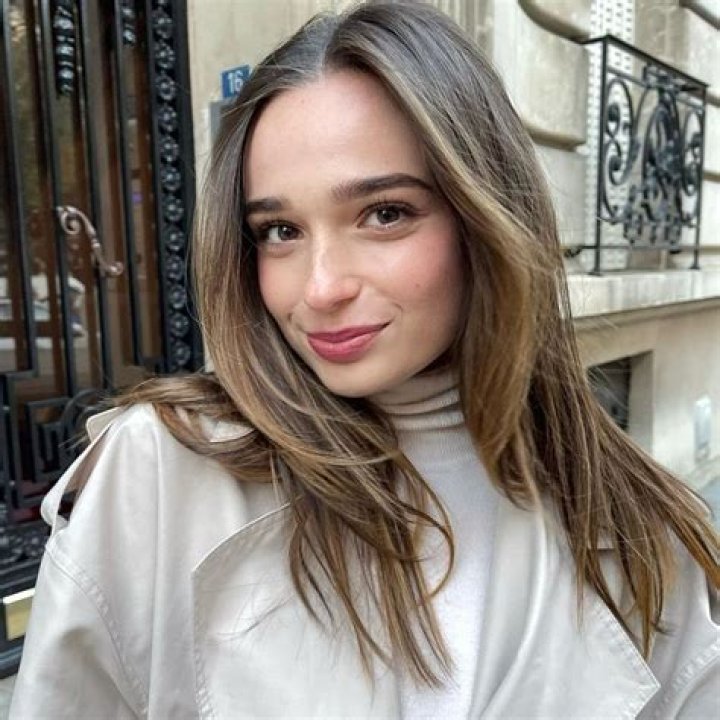 Eva Meloche (YouTube Star) - Age, Birthday, Bio, Facts, Family, Net Worth, Height & More