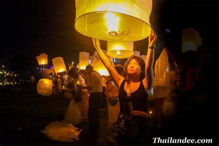 Get To Know The Stunning 'Festival Of Lights' In Thailand: Loy Krathong