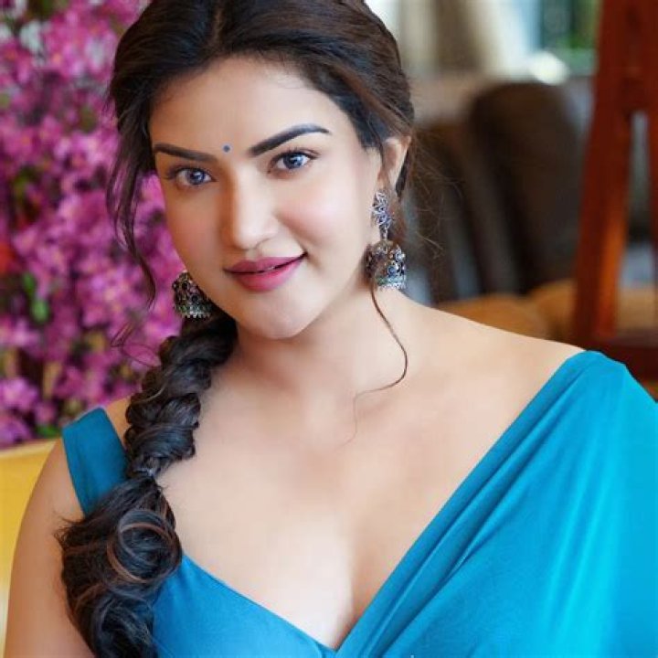 Honey Rose Biography, Age, Height, Husband, Net Worth, Family