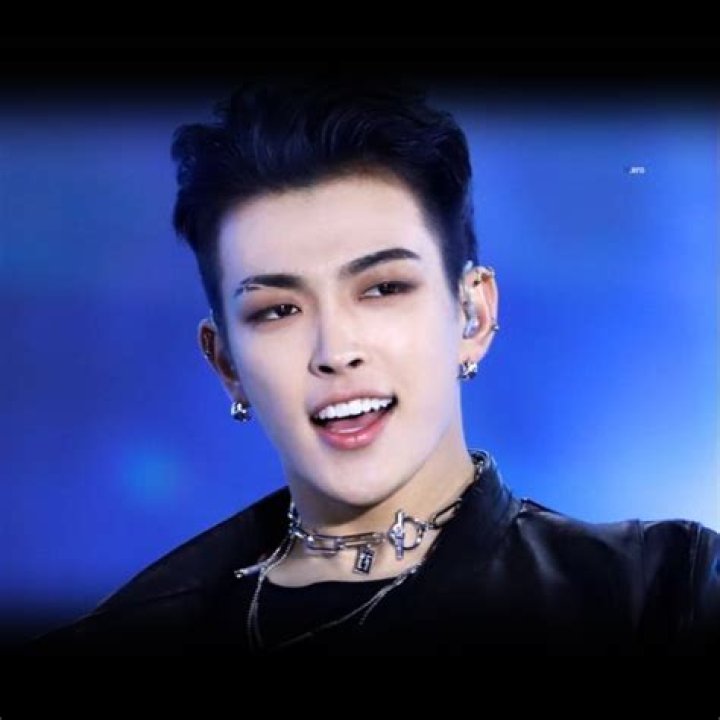 Hongjoong (Rapper) - Age, Birthday, Bio, Facts, Family, Net Worth, Height & More