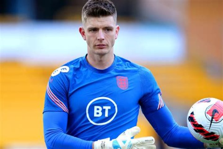 How tall is Nick Pope