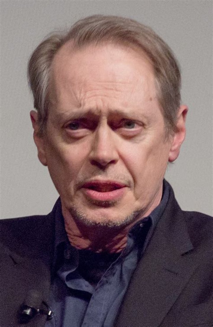 How tall is Steve Buscemi