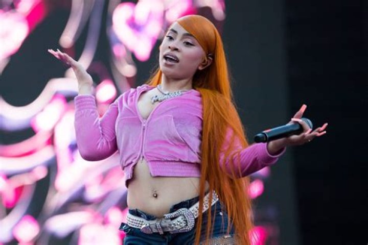 Ice Spice Performs "Deli" For The First Time At Rolling Loud Miami: Video