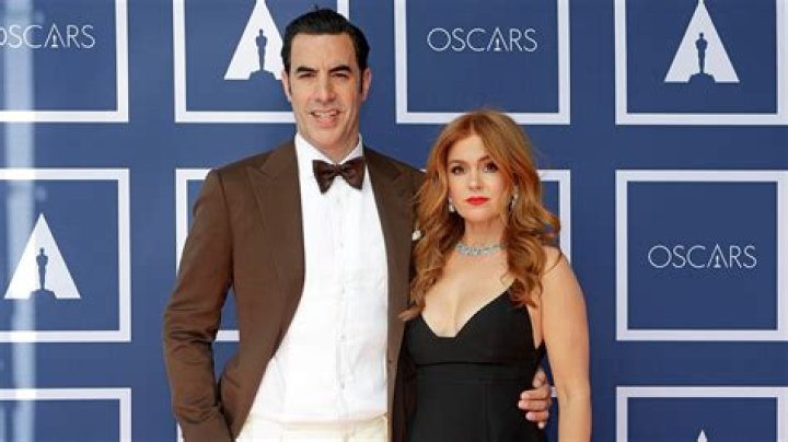 In Honor of Isla Fisher’s Birthday, We’re Bringing You Her Best Fashion Moments Over the Years!