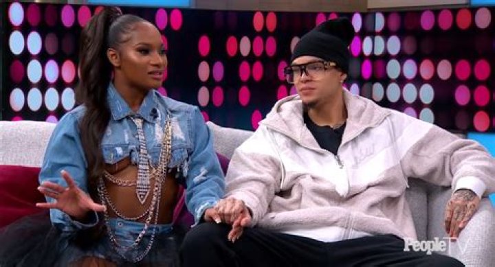 Is Egypt and Sam still together from growing up hip hop?