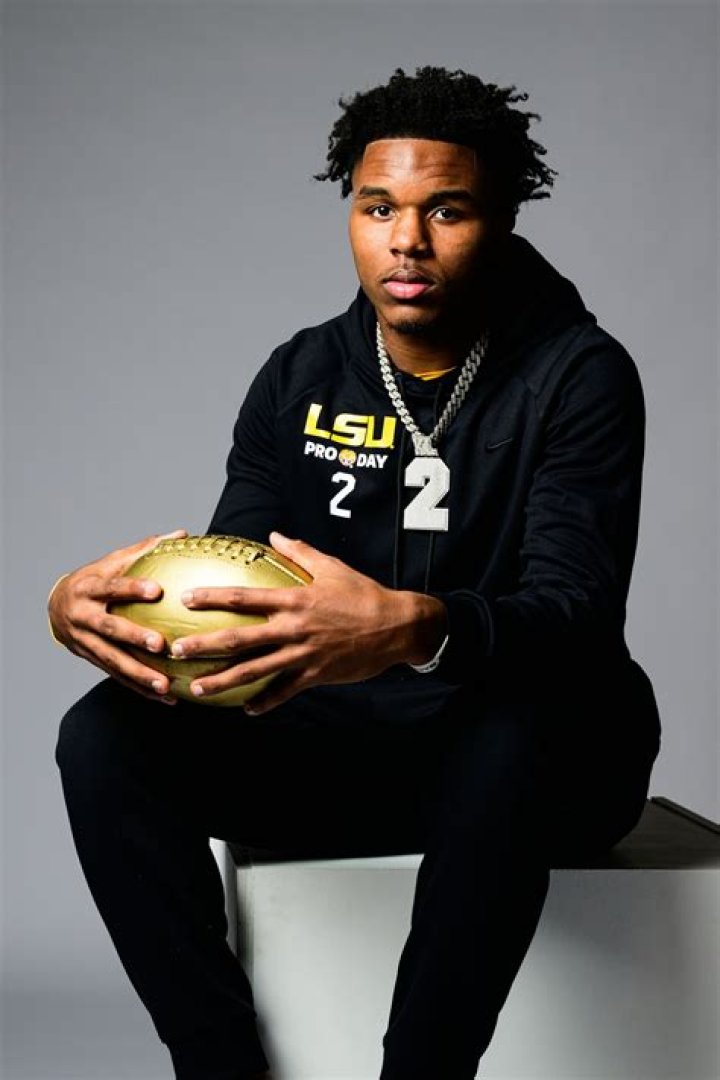 Jennifer Lacy Biography, Age, Height, Husband, Net Worth, Family