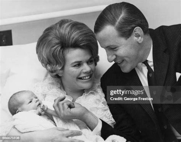 Judith Chalmers Biography, Age, Height, Husband, Net Worth, Family