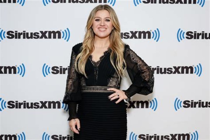 Kelly Clarkson Reveals She Doesn’t Need to Wear Spanx Anymore After Dramatic Weight Loss