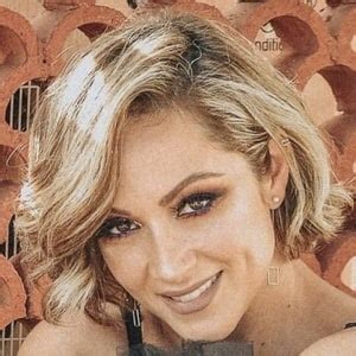 Laura Vignatti (TV Actress) - Age, Birthday, Bio, Facts, Family, Net Worth, Height & More