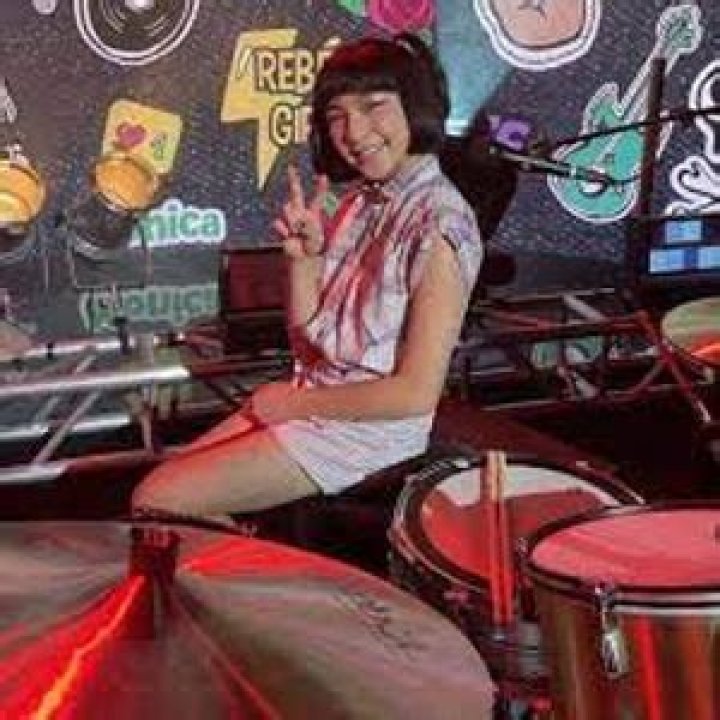 Lucia de la Garza (Guitarist) - Age, Birthday, Bio, Facts, Family, Net Worth, Height & More