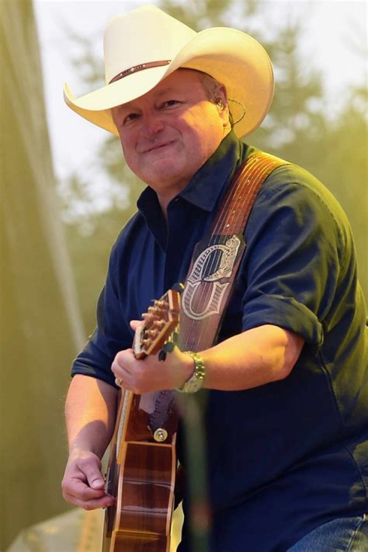Mark Chesnutt (Country Singer) - Age, Birthday, Bio, Facts, Family, Net Worth, Height & More