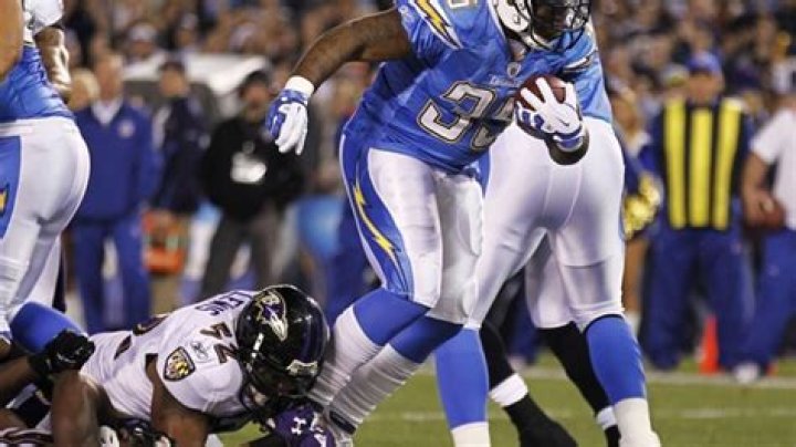 Mike Tolbert (Football Player) - Age, Birthday, Bio, Facts, Family, Net Worth, Height & More