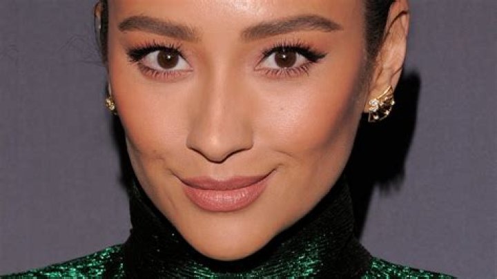 ‘Pretty Little Liars’ Star Shay Mitchell Designs Jewelry Collection — and We Want All of It!