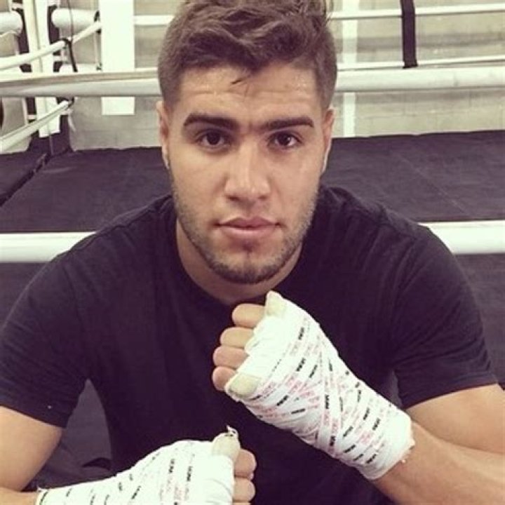 Prichard Colón (Boxer) - Age, Birthday, Bio, Facts, Family, Net Worth, Height & More