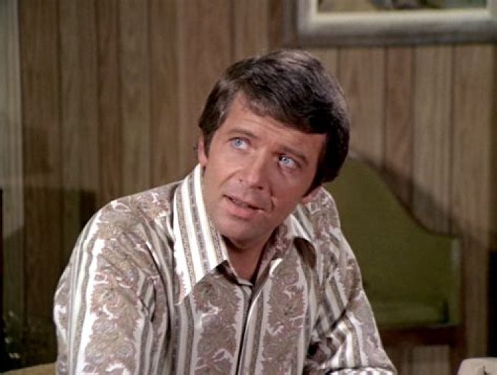 Robert Reed (TV Actor) - Age, Birthday, Bio, Facts, Family, Net Worth, Height & More