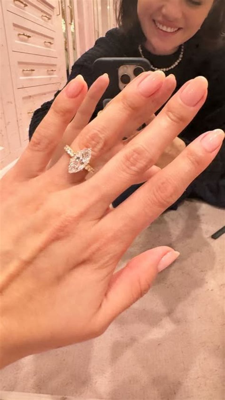 She Said Yes!‘Bachelor in Paradise’ Star Amanda Stanton Shows Off Engagement Ring From Josh Murray!