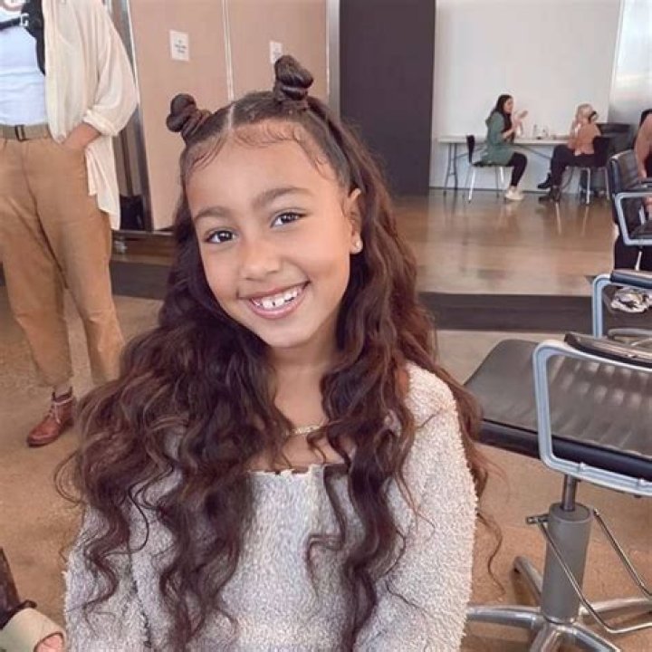 Sura Harris (TV Actress) - Age, Birthday, Bio, Facts, Family, Net Worth, Height & More