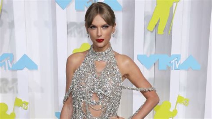 Taylor Swift Makes Surprise 2022 MTV Video Music Awards Appearance, Stuns in Sheer Outfit