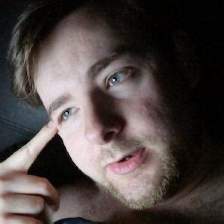 TomSka (YouTube Star) - Age, Birthday, Bio, Facts, Family, Net Worth, Height & More