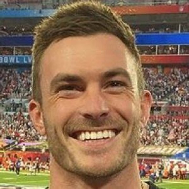 Vince Sant (Fitness Instructor) - Age, Birthday, Bio, Facts, Family, Net Worth, Height & More